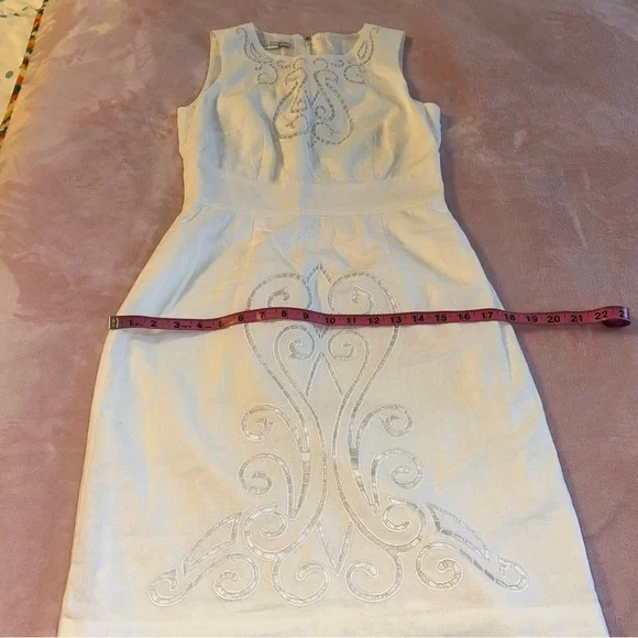 Maggy London white linen blend sleeveless dress with cutout embroidery size 2 - Picture 10 of 12